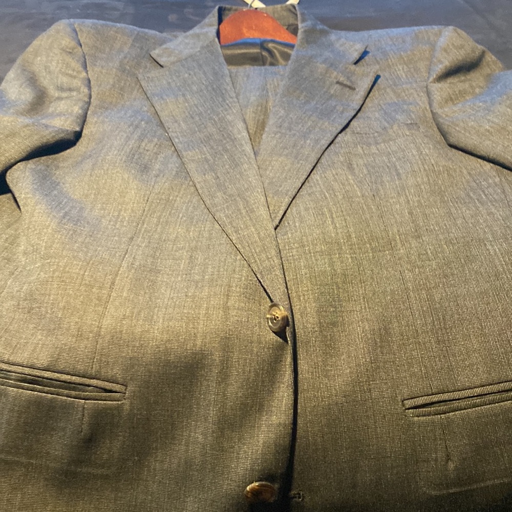 Dark gray suit - Picture 3 of 5
